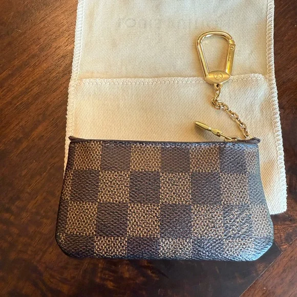 AUTHENTIC Louis Vuitton Key Pouch Demier Abene with dust cloth (N62658) - Picture 2 of 6